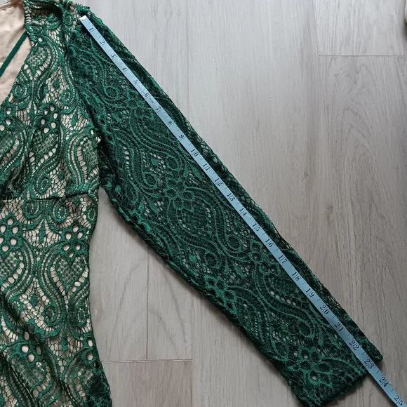 Venus Lace Long Sleeve Plunging V-neck Top Green Nude Large - Picture 10 of 13